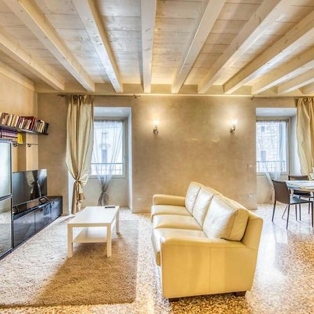 Apartmentsarena - Suite Mercatorum - Piazza Erbe Верона Экстерьер фото