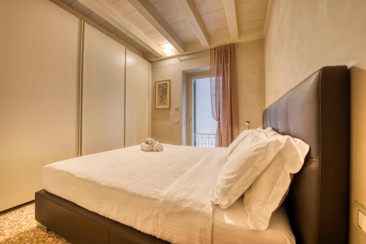 Apartmentsarena - Suite Mercatorum - Piazza Erbe Верона Экстерьер фото