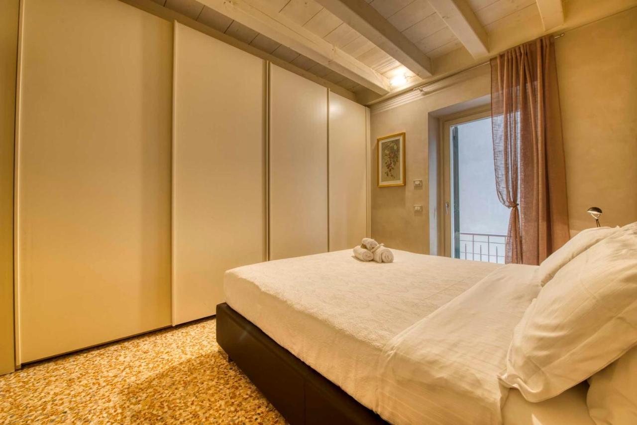 Apartmentsarena - Suite Mercatorum - Piazza Erbe Верона Экстерьер фото