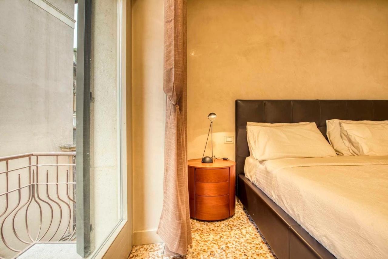 Apartmentsarena - Suite Mercatorum - Piazza Erbe Верона Экстерьер фото