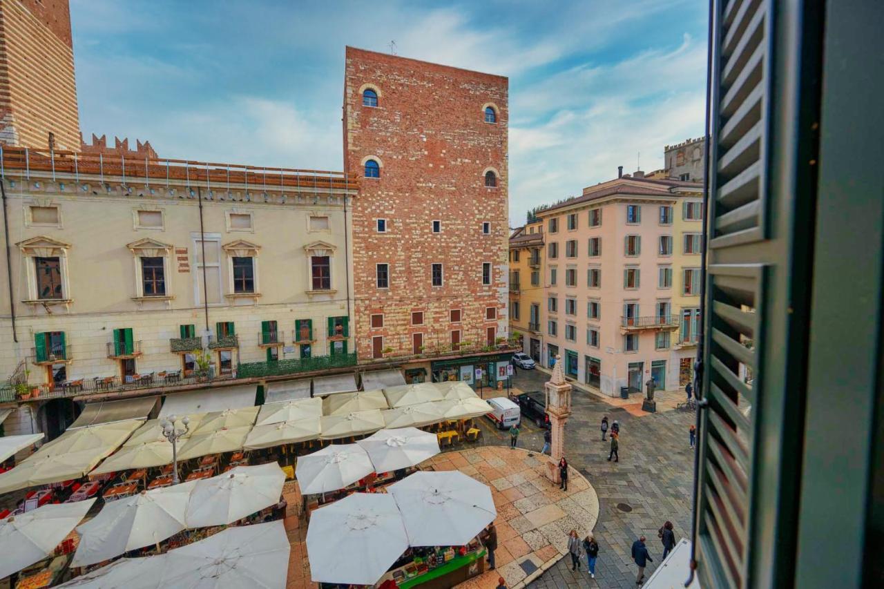 Apartmentsarena - Suite Mercatorum - Piazza Erbe Верона Экстерьер фото