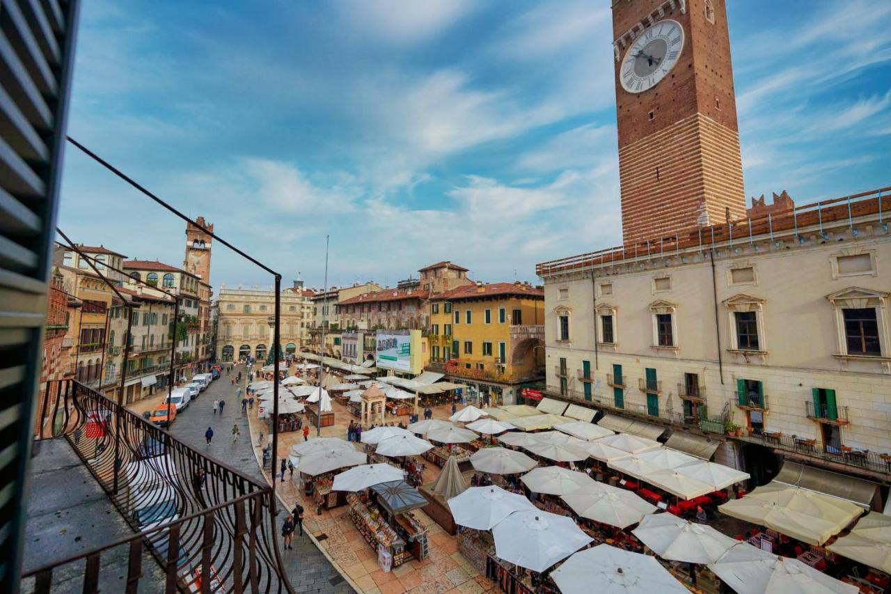 Apartmentsarena - Suite Mercatorum - Piazza Erbe Верона Экстерьер фото