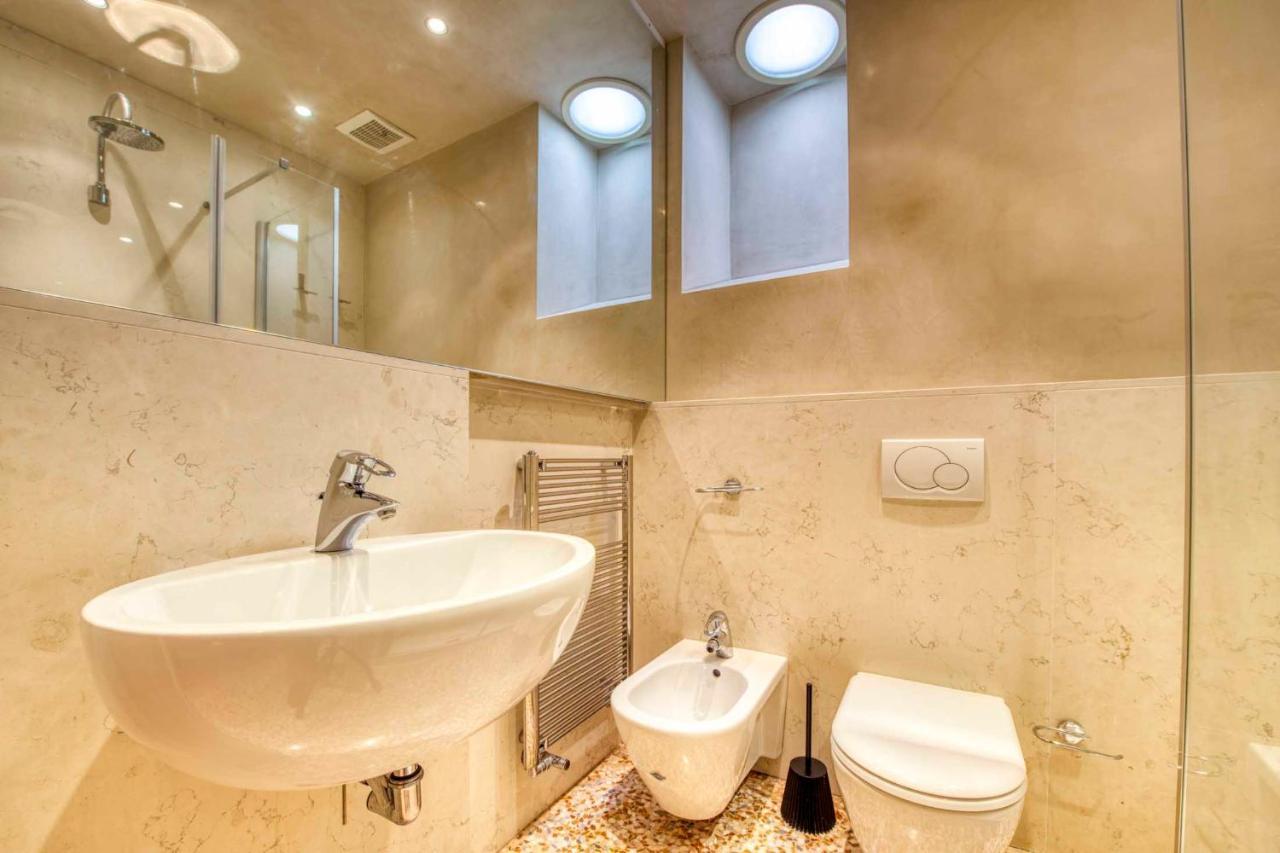 Apartmentsarena - Suite Mercatorum - Piazza Erbe Верона Экстерьер фото