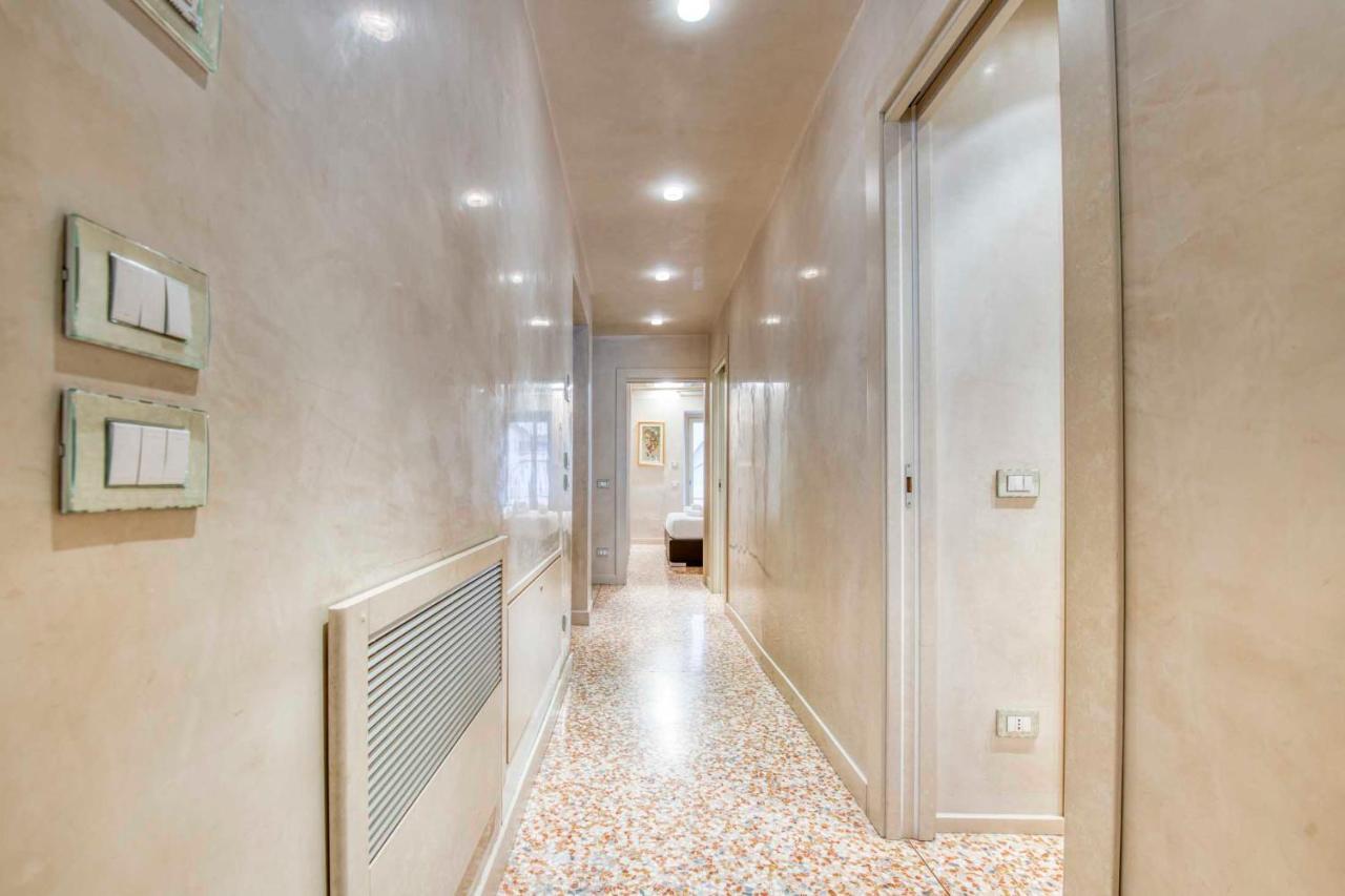 Apartmentsarena - Suite Mercatorum - Piazza Erbe Верона Экстерьер фото