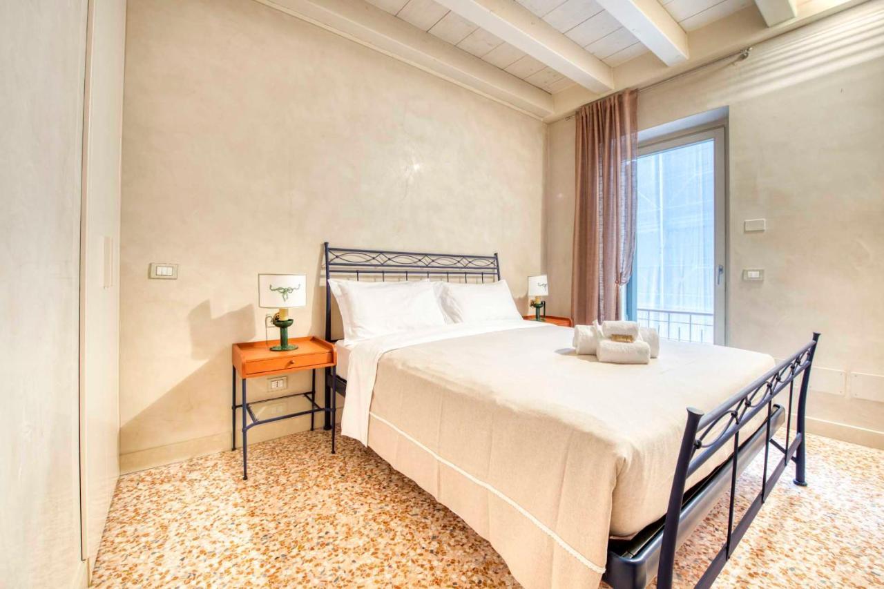 Apartmentsarena - Suite Mercatorum - Piazza Erbe Верона Экстерьер фото