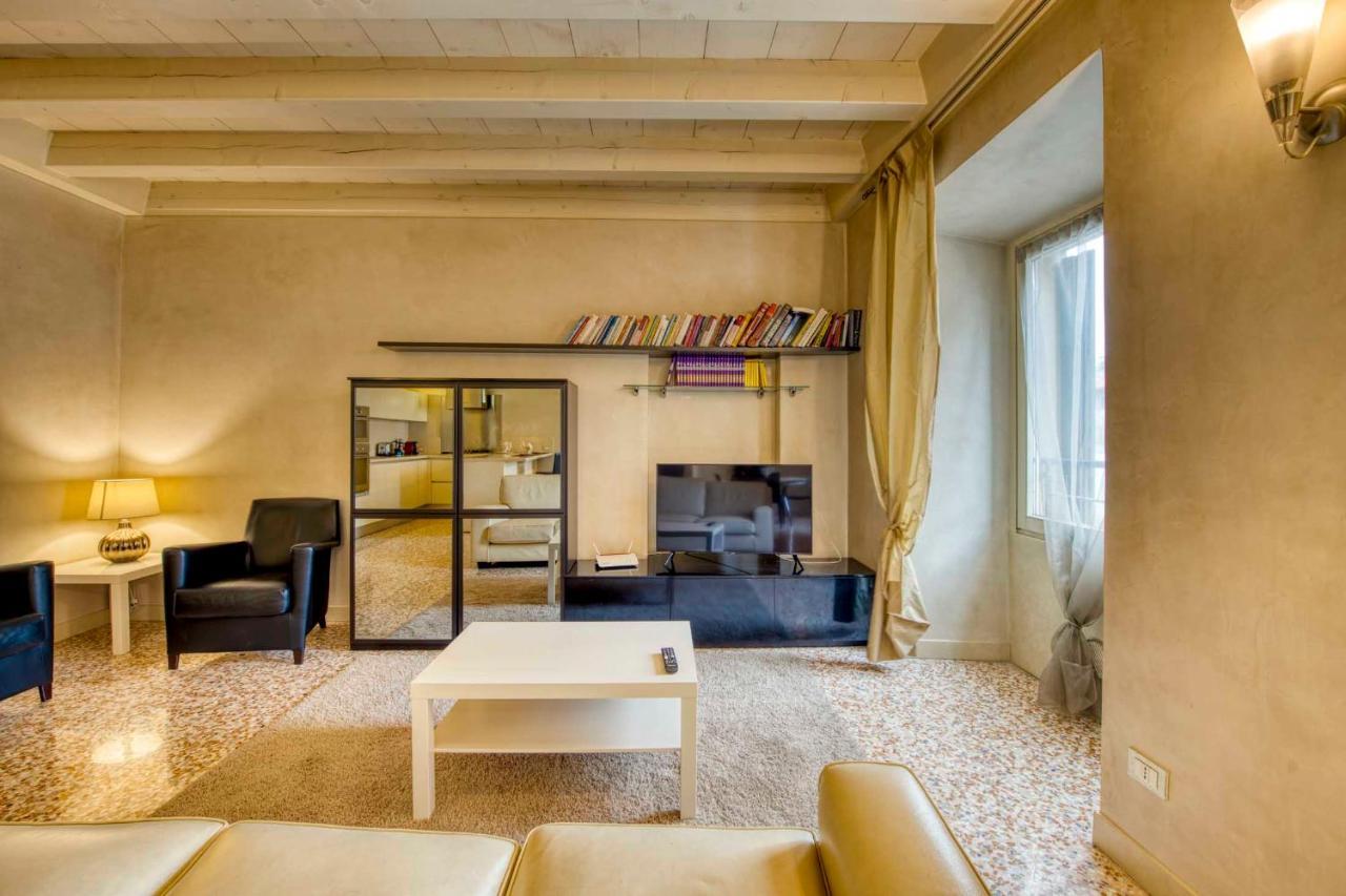 Apartmentsarena - Suite Mercatorum - Piazza Erbe Верона Экстерьер фото