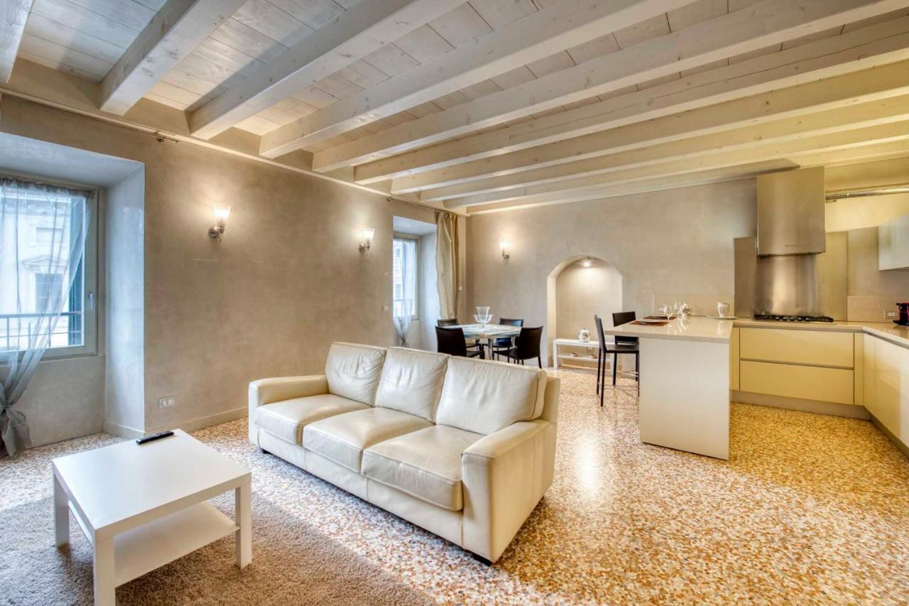 Apartmentsarena - Suite Mercatorum - Piazza Erbe Верона Экстерьер фото
