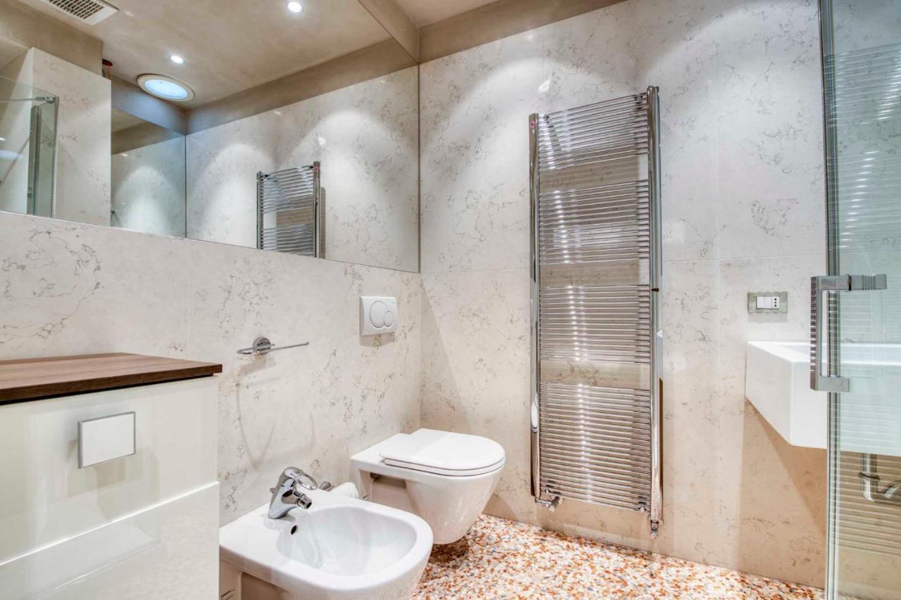 Apartmentsarena - Suite Mercatorum - Piazza Erbe Верона Экстерьер фото
