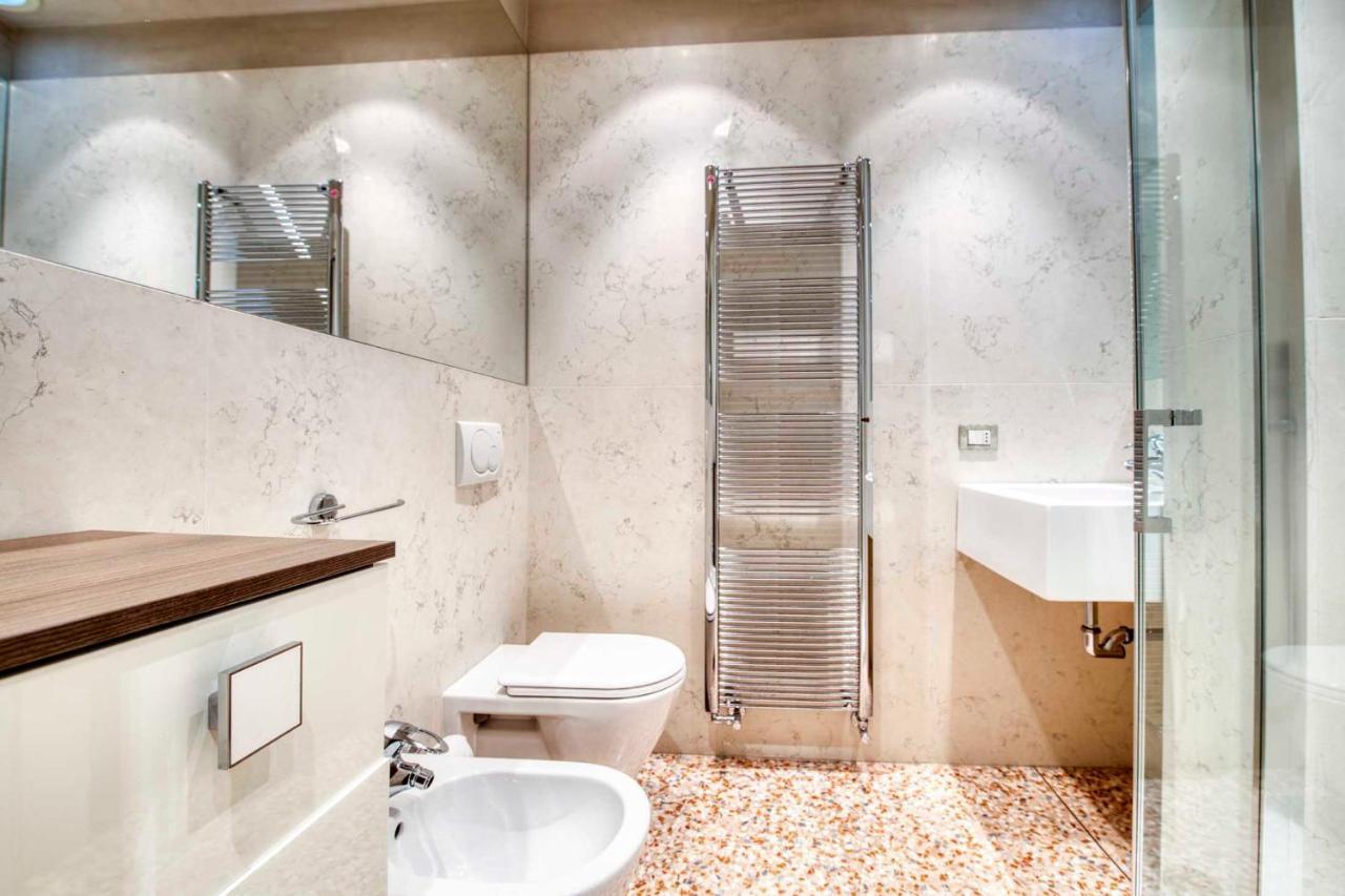 Apartmentsarena - Suite Mercatorum - Piazza Erbe Верона Экстерьер фото