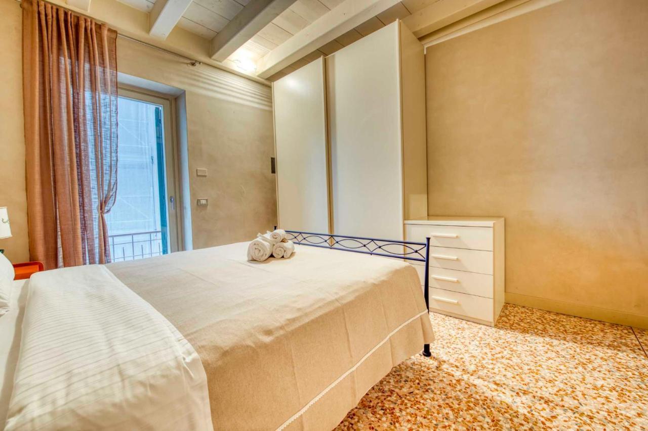 Apartmentsarena - Suite Mercatorum - Piazza Erbe Верона Экстерьер фото
