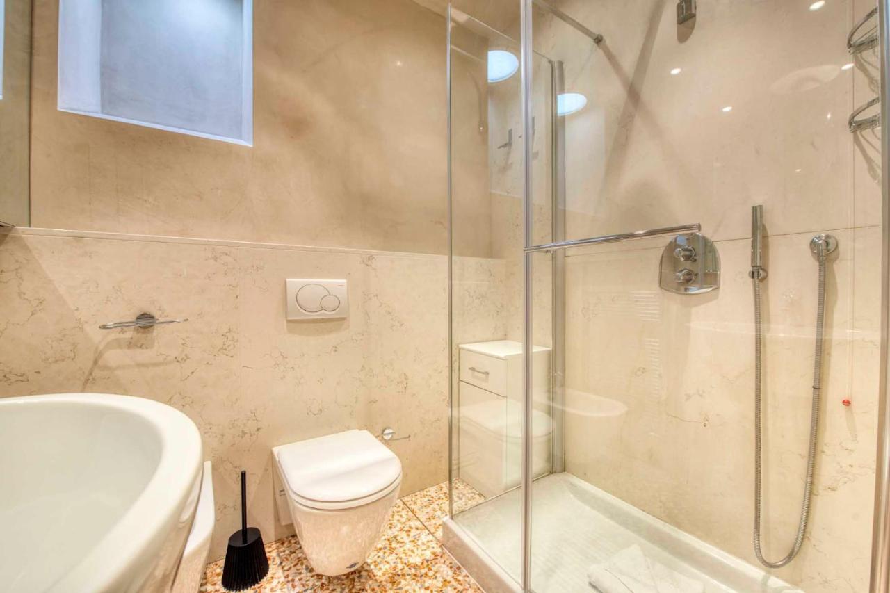 Apartmentsarena - Suite Mercatorum - Piazza Erbe Верона Экстерьер фото