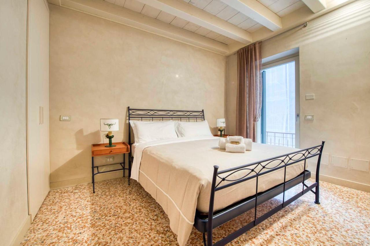 Apartmentsarena - Suite Mercatorum - Piazza Erbe Верона Экстерьер фото
