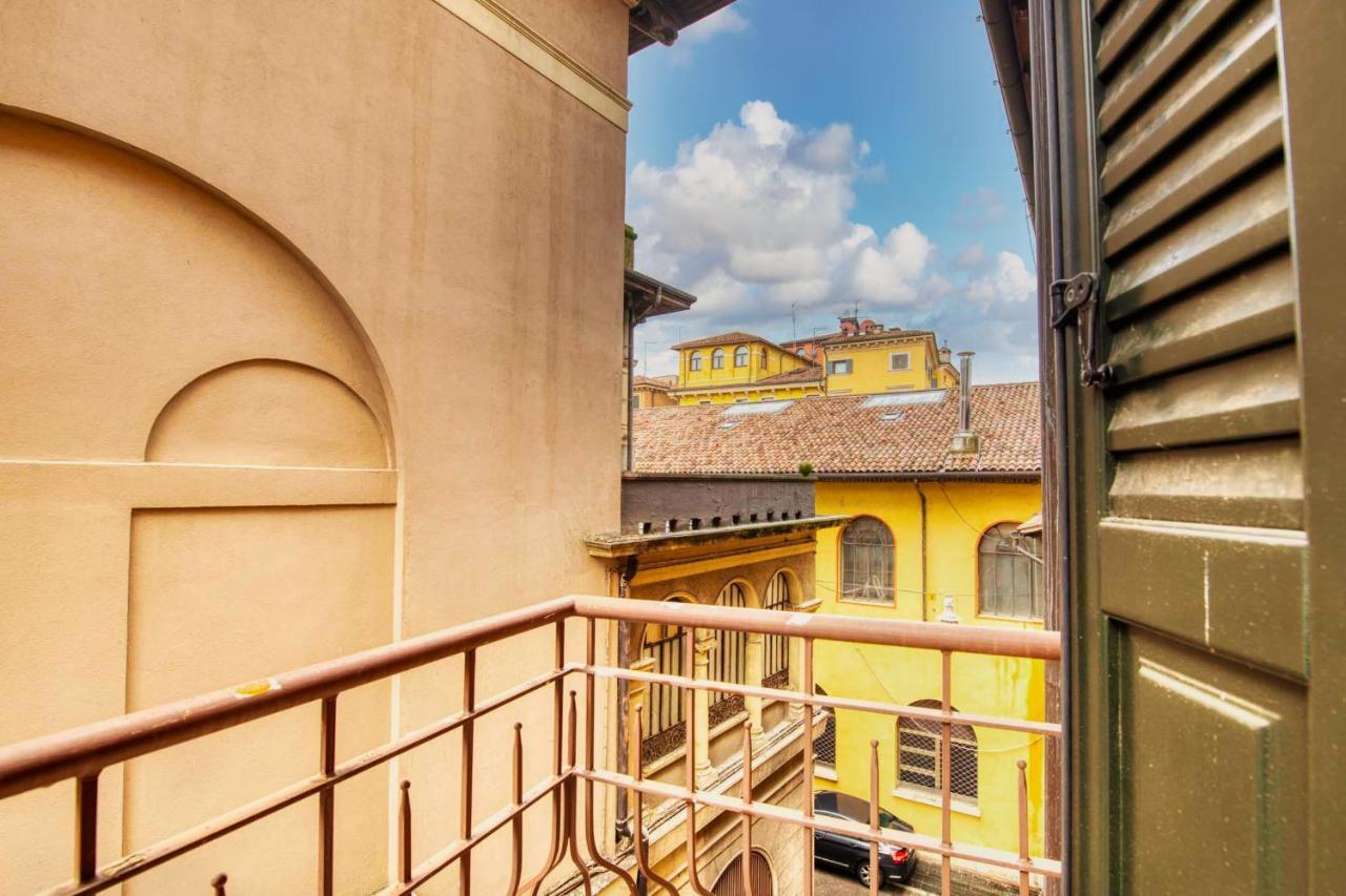 Apartmentsarena - Suite Mercatorum - Piazza Erbe Верона Экстерьер фото
